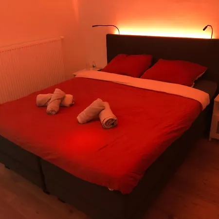 Laurina's Cove * Ostend