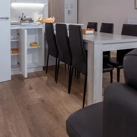 Laurina's Cove Ostend