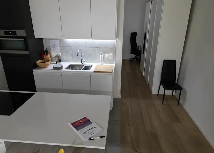 Laurina's Cove Апартаменты *